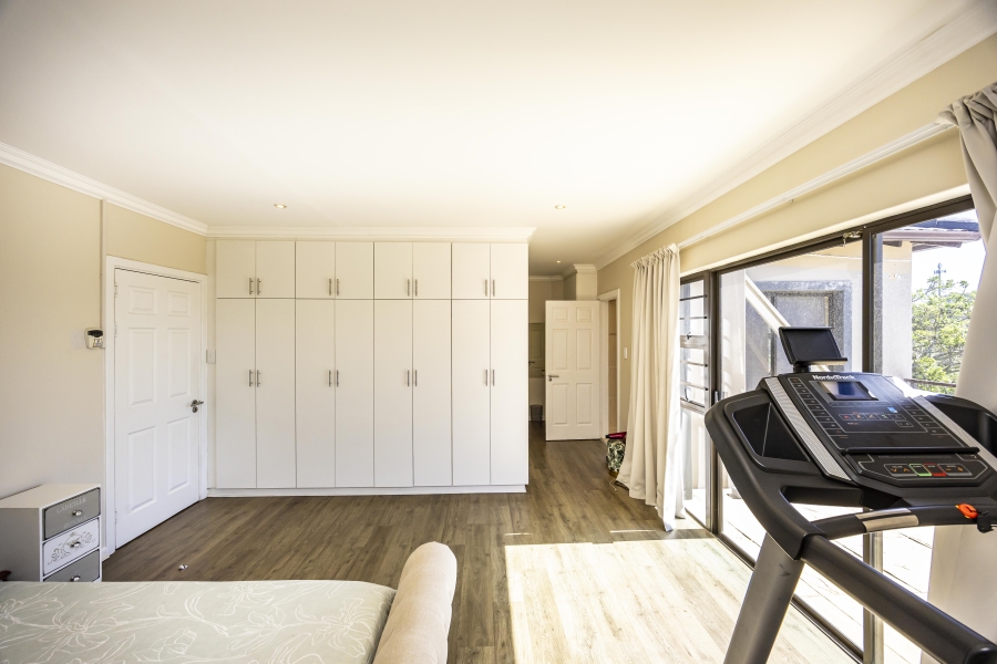 5 Bedroom Property for Sale in Beacon Bay Eastern Cape